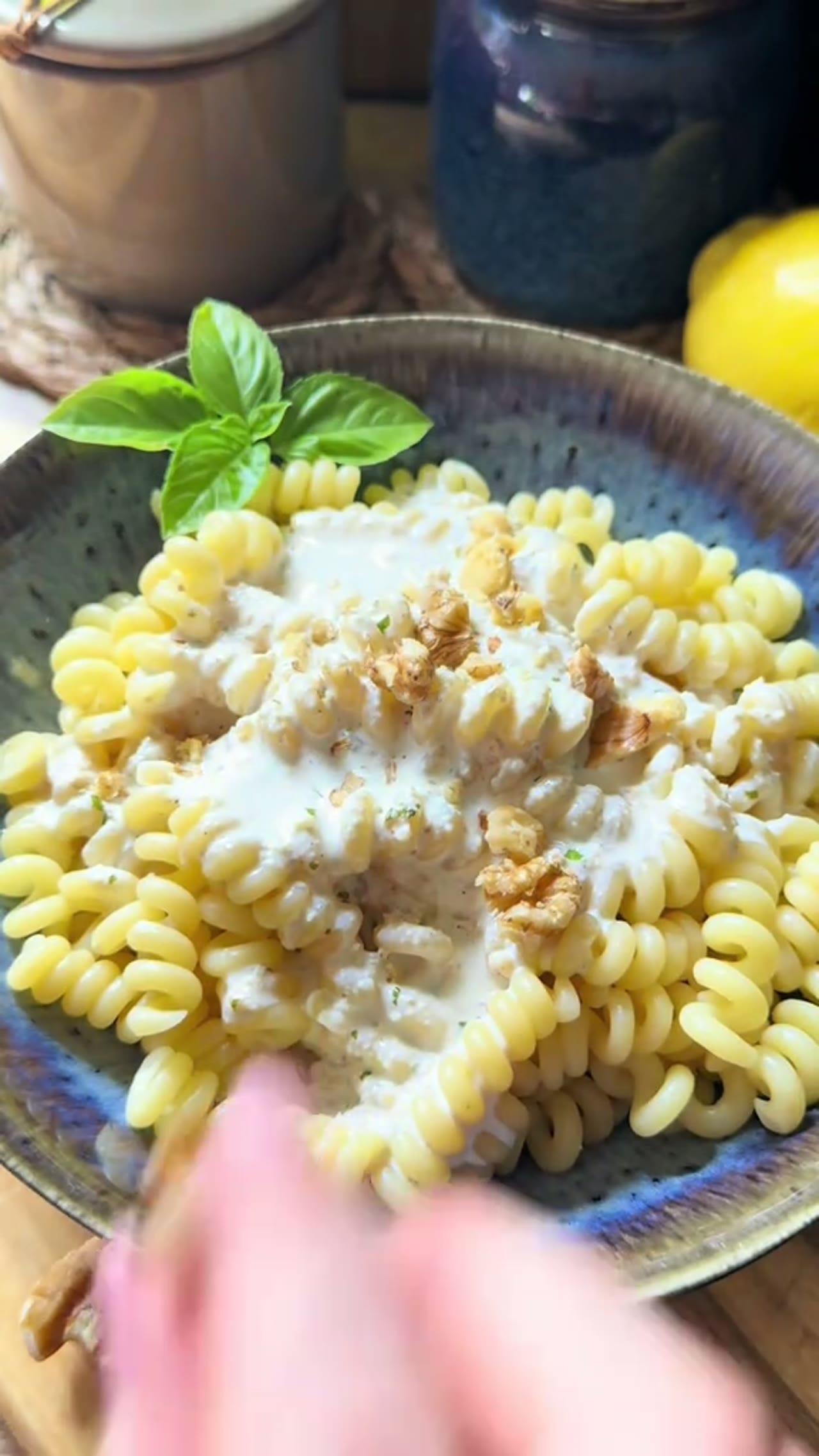 Schnellste Sommer-Pasta mit cremiger Walnuss-Ricotta-Creme